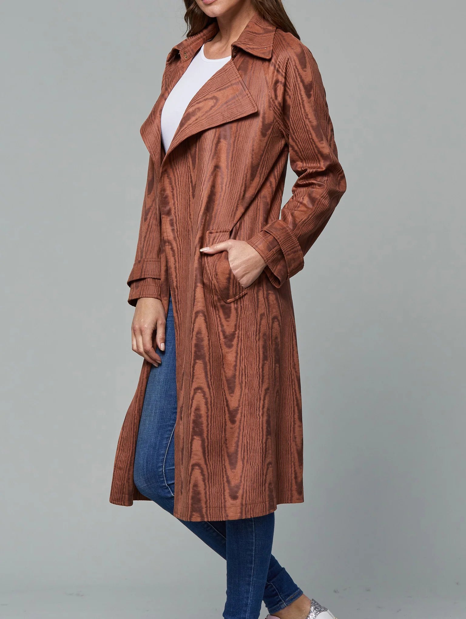 Langer Trenchcoat mit Taillengürtel