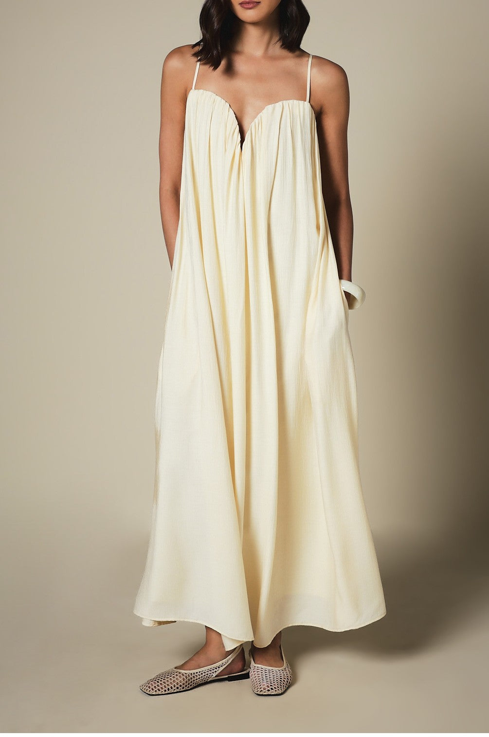 Sweetheart-Neckline-Tent-Maxi-Bluse mit Spaghetti-Strümpfen, weichem Pleats-Design, Empire-Halslinie, Sommerstrickkleid für Strand