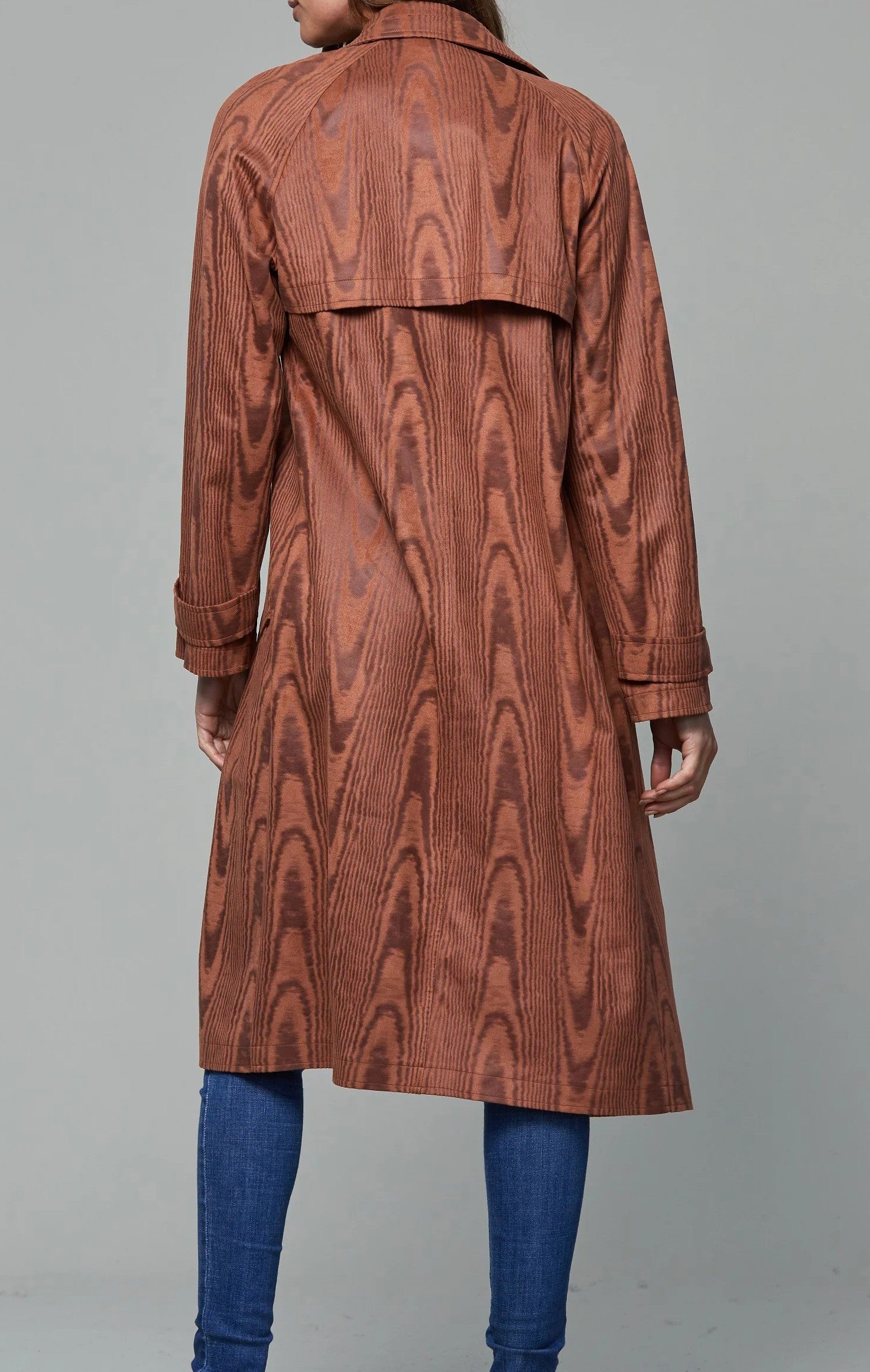 Langer Trenchcoat mit Taillengürtel