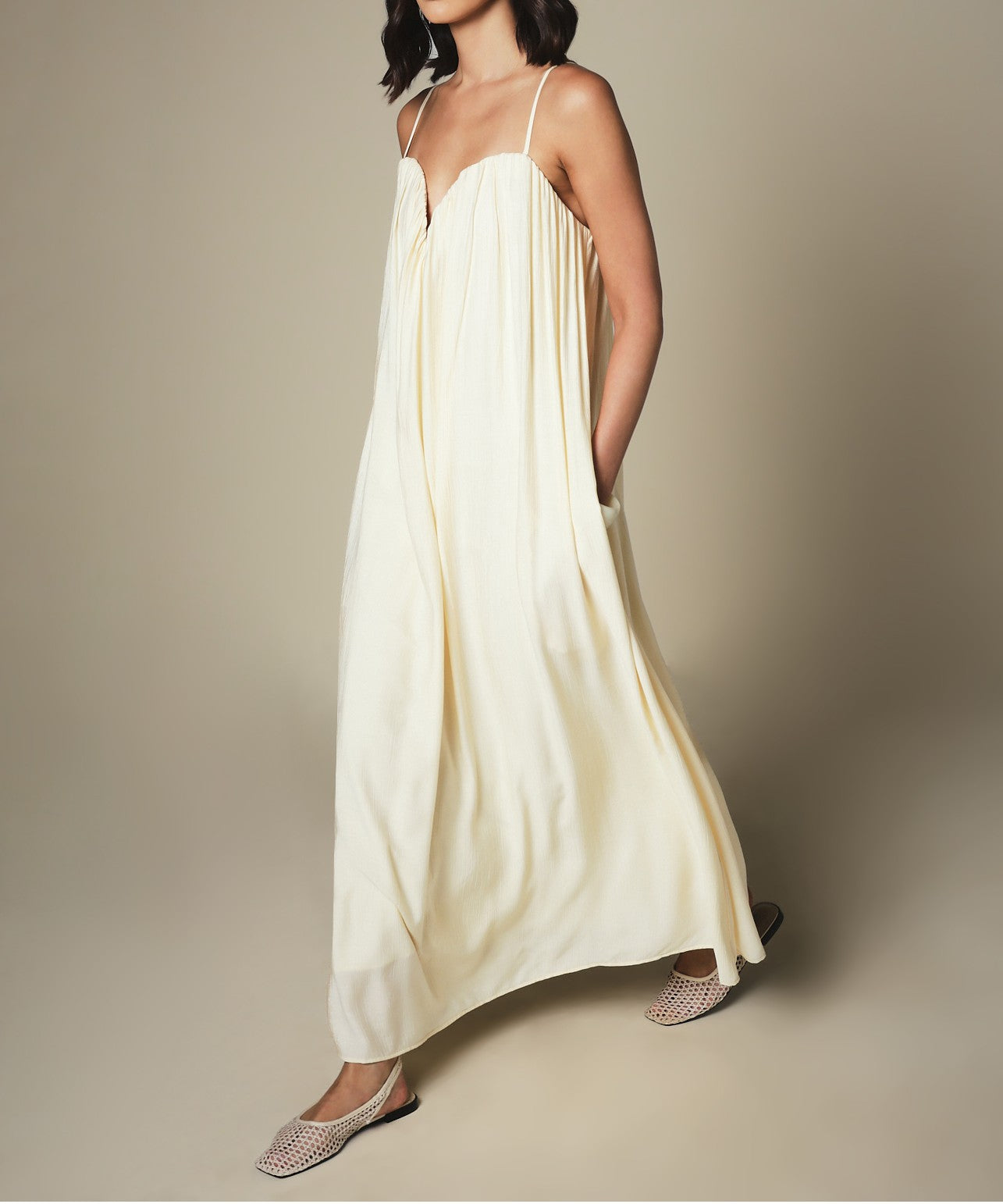 Sweetheart-Neckline-Tent-Maxi-Bluse mit Spaghetti-Strümpfen, weichem Pleats-Design, Empire-Halslinie, Sommerstrickkleid für Strand