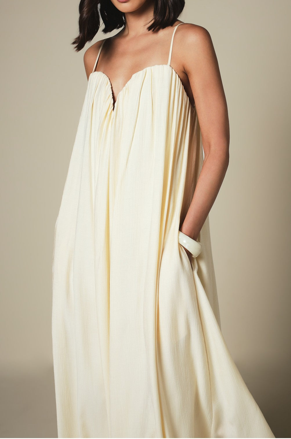 Sweetheart-Neckline-Tent-Maxi-Bluse mit Spaghetti-Strümpfen, weichem Pleats-Design, Empire-Halslinie, Sommerstrickkleid für Strand