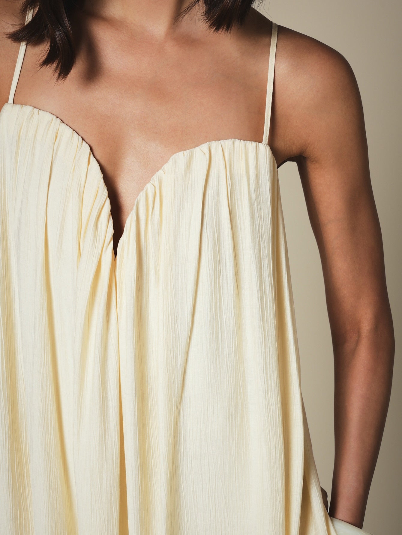 Sweetheart-Neckline-Tent-Maxi-Bluse mit Spaghetti-Strümpfen, weichem Pleats-Design, Empire-Halslinie, Sommerstrickkleid für Strand